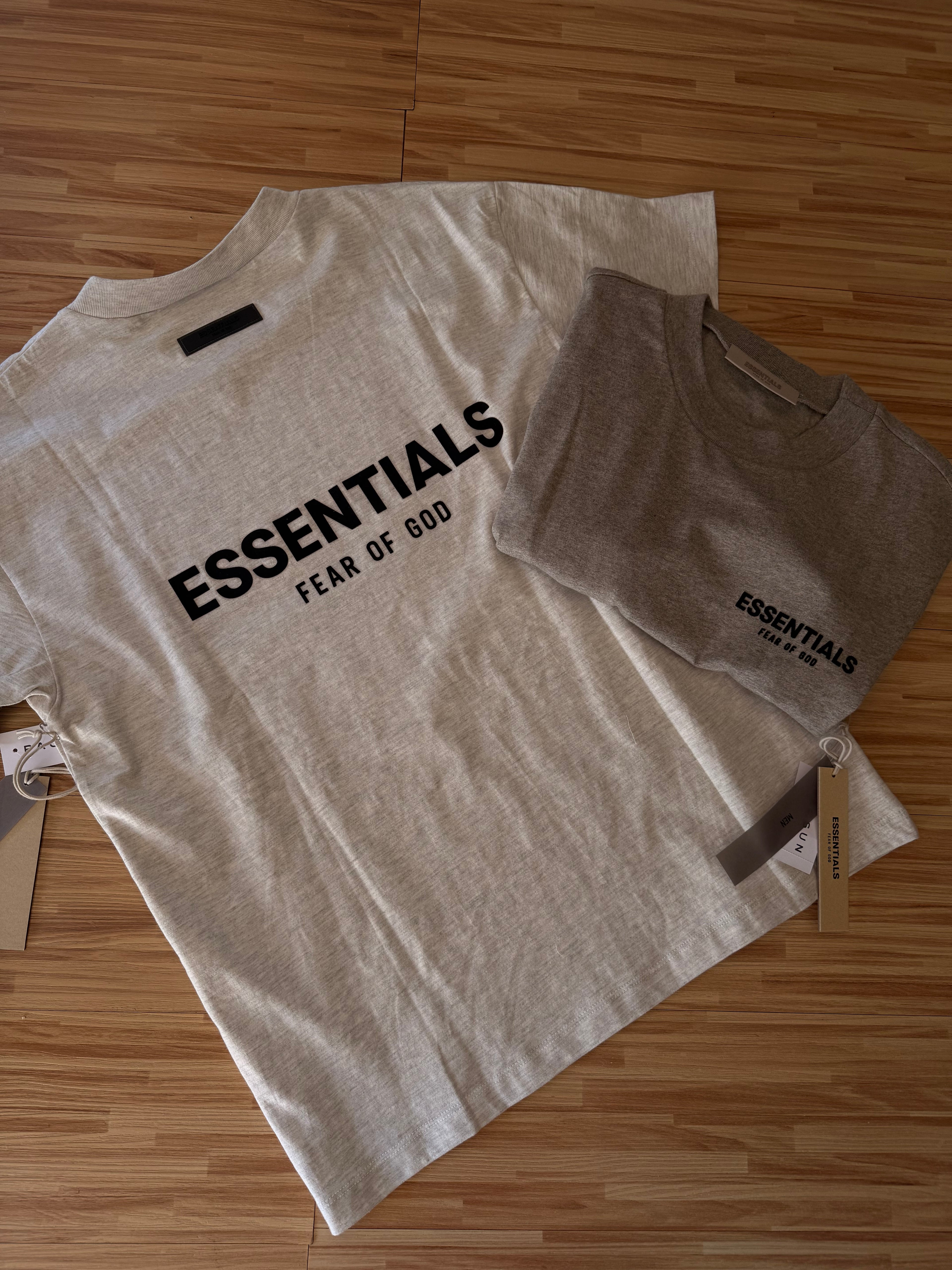 Playera ESSENTIALS Gris OSCURO